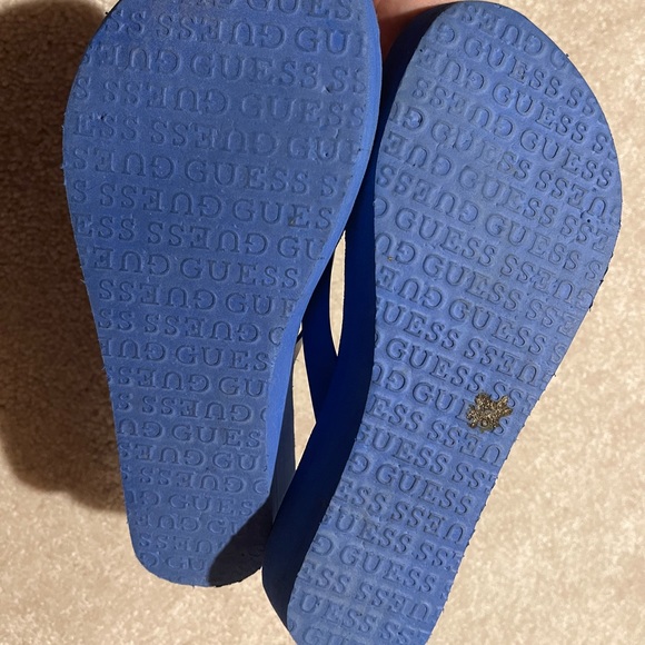 Guess flip flops - Picture 2 of 4